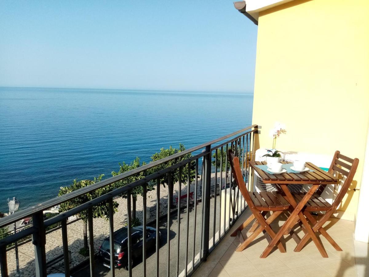 Un Oblò sul Mare San Lucido Exterior foto